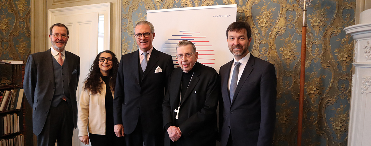 Leitungsteam PRO ORIENTE mit Kardinal Koch - v.li.: Finanzvorstand Dr. Gordian Gudenus, Projektkoordinatorin Dr. Viola Raheb, Präsident Botschafter Dr. Clemens Koja, Kardinal Kurt Koch, Generalsekretär Bernd Mussinghoff