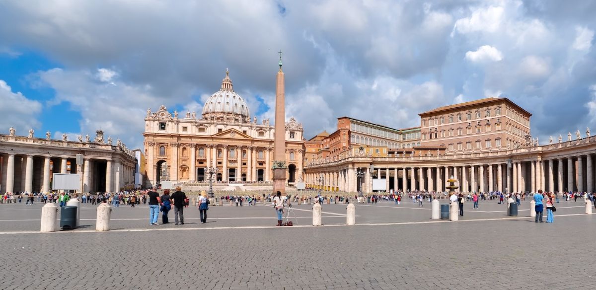 Der Petersplatz in Rom. Foto: AdobeStock_212419954 Mistervlad