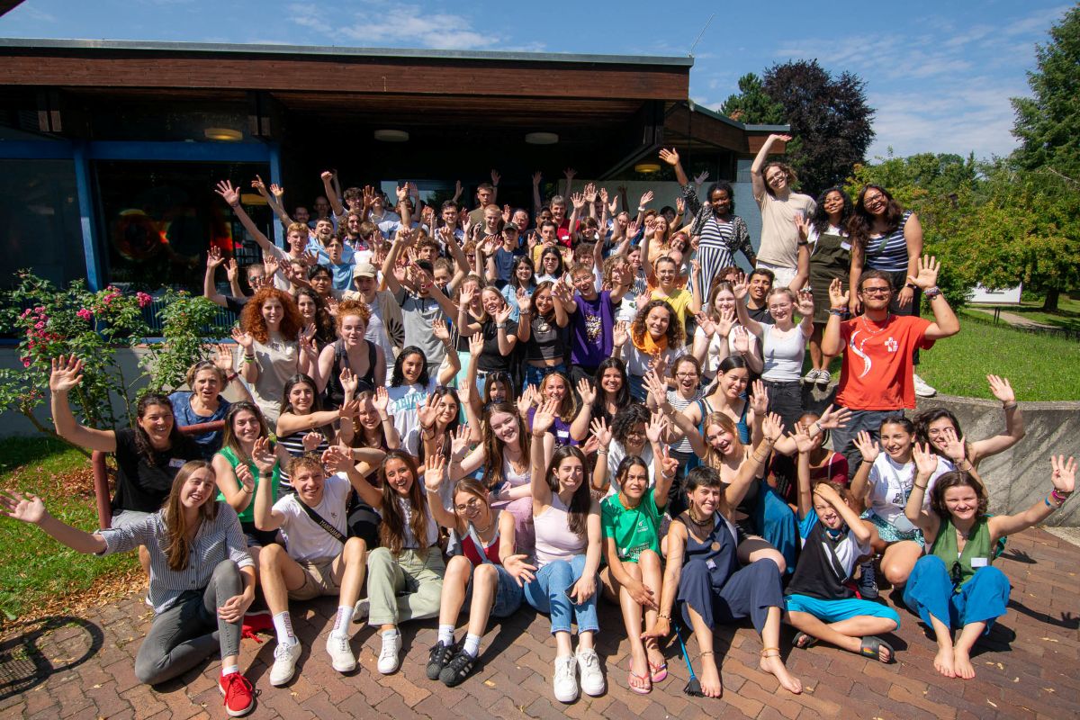 Die ganze Gruppe vor dem Begegnungszentrum in Ottmaring. Foto: Magdalena Weber