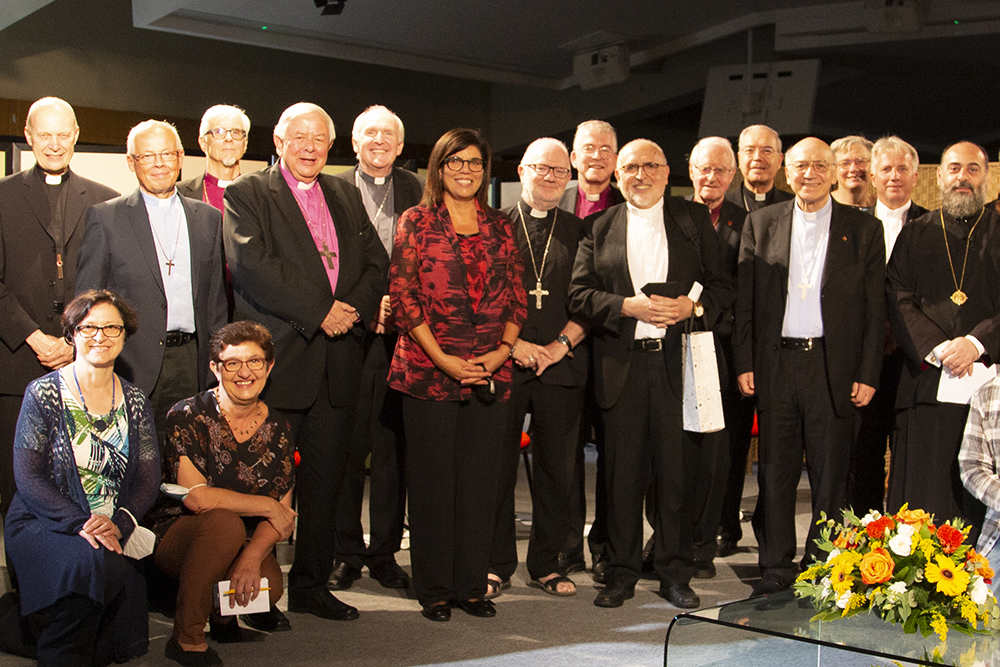 Bischöfe verschiedener Kirchen mit Fokolar-Präsidentin und Co-Präsident. Foto: CSC Audiovisivi