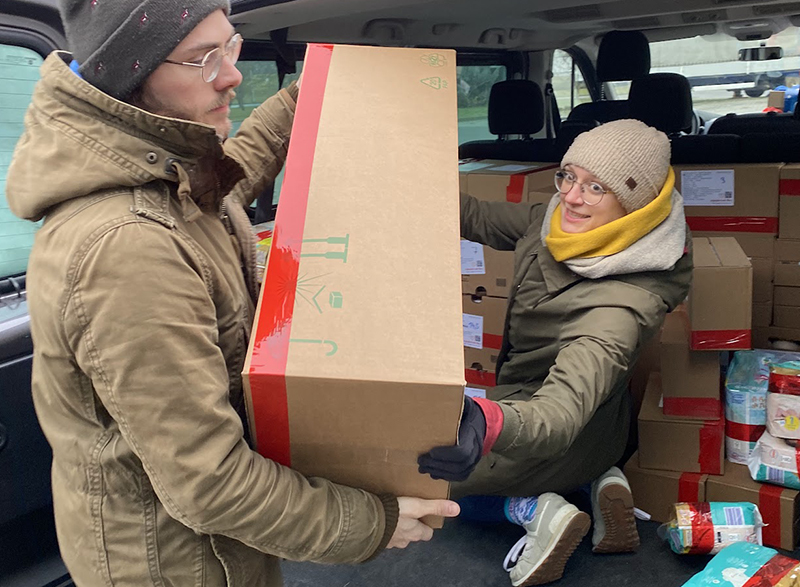 "Engagiert mit Herz": In vier Kastenwagen bringen die Schweizer Hilfsmittel in die Ukraine. Foto: Verein "Engagiert mit Herz"