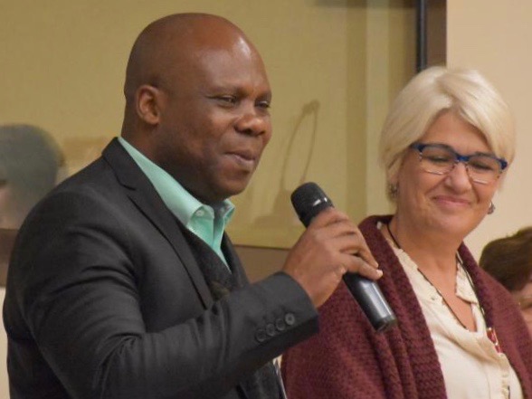 Arthur Ngoy und Maria Celeste Anguso berichten von ihren Entscheidungen. Foto: CSC Audiovisivi
