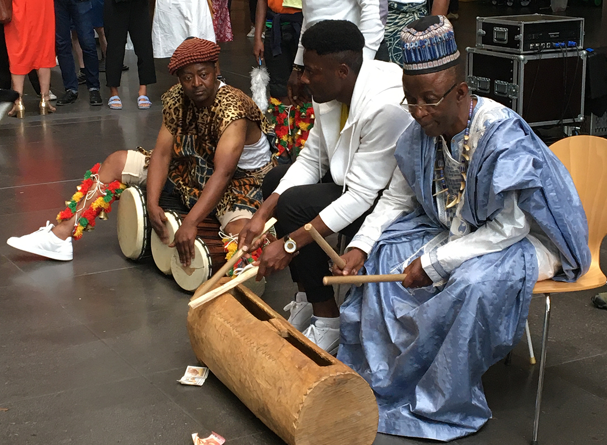 Traditionelle Musik der Bangwa. Foto: Andrea Fleming