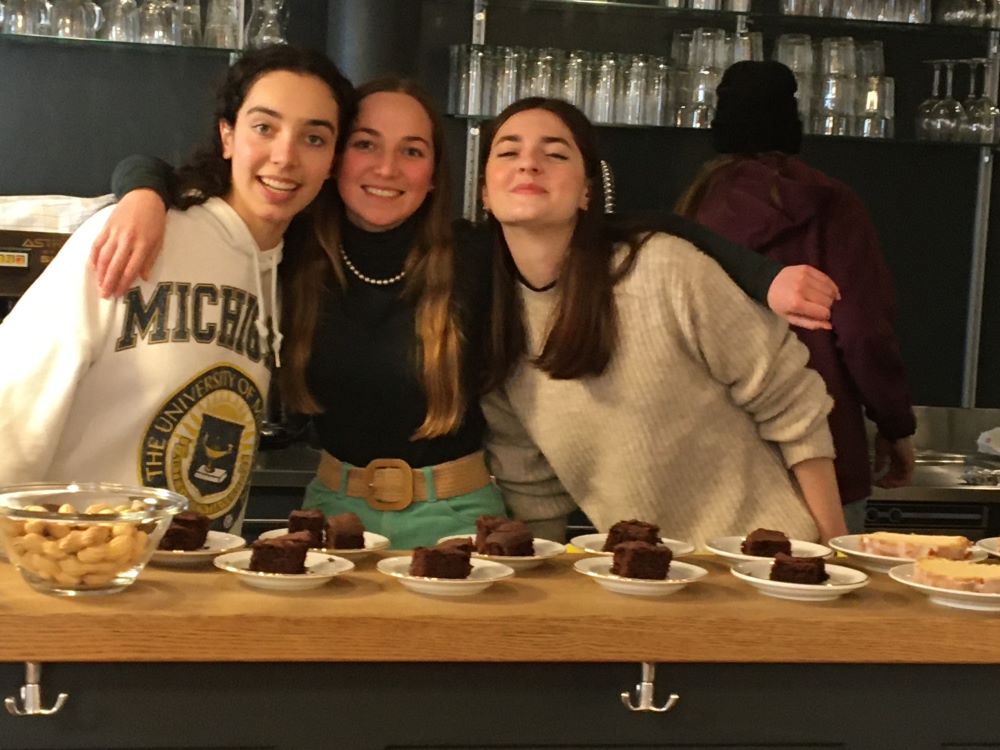 Dessertvorbereitung; Foto: Selina Salem